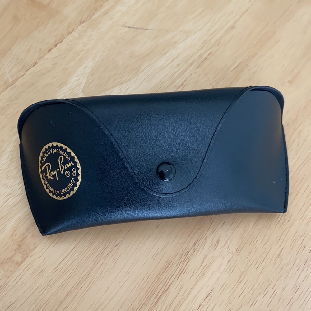 -Ray Ban Case Black inside and out